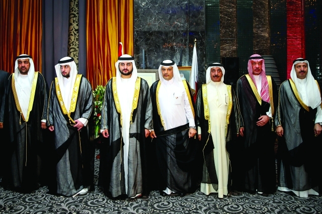"مكتوم بن محمد خلال الحفل بحضور أحمد بن محمد وحشر بن مكتوم وراشد بن فهد والقنصل القطري \t\tــ تصوير: خليفة عيسى"