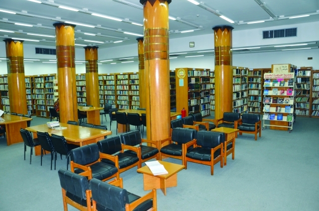 "مكتبة القاهرة الكبري  -    تصوير- رمضان إبراهيم"