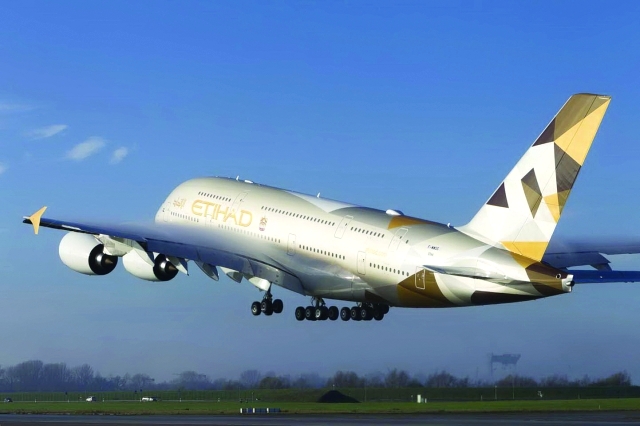 "الأولى a 380 طائرة ايرباص - من المصدر"