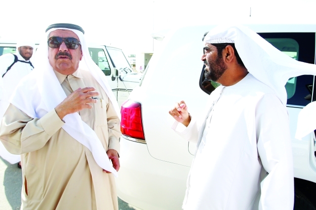 "حمدان بن راشد يتابع السباق بالمرموم"