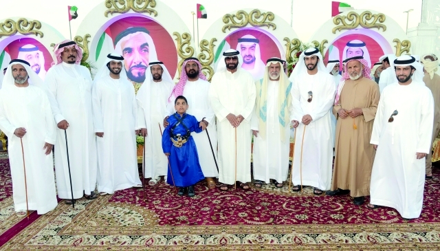 "العريسان وأهل العروسين"