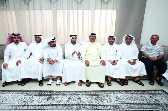 "بدر الحساوي وعادل عبد الله وإبراهيم النمر وحمد المنصوري ومحمد الملاحي وأحمد خليفة وإسماعيل راشد وطارق الجناحي"