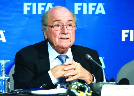 "بلاتر خلال مؤتمر صحفي بالمغرب أمس - أفب"