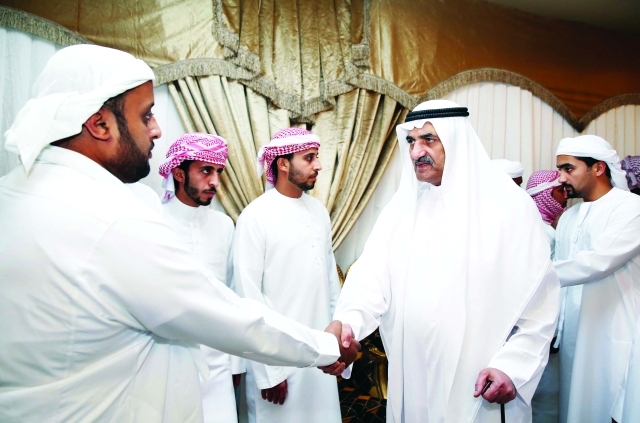 "صورة 2وسموه خلال تقديم العزاء لأسرة الشهيد"