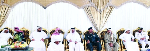 "الشرقي ومحمد بن حمد يعزيان والد وأسرة عبدالله الحمودي بحضور قيادات عسكرية  ــ  \tوام"