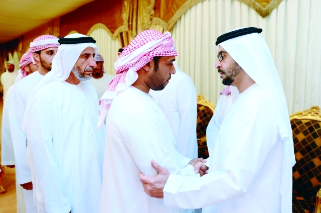 ".. وسموه يقدم العزاء إلى ذوي الشهيد الحمودي"