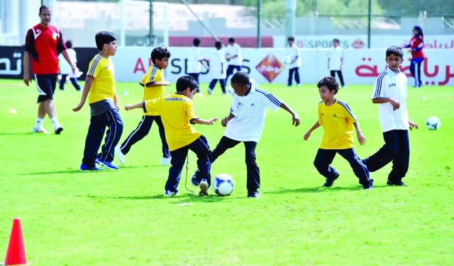 "الأندية تطالب بتشديد اجراءات انتقال المواهب - البيان"