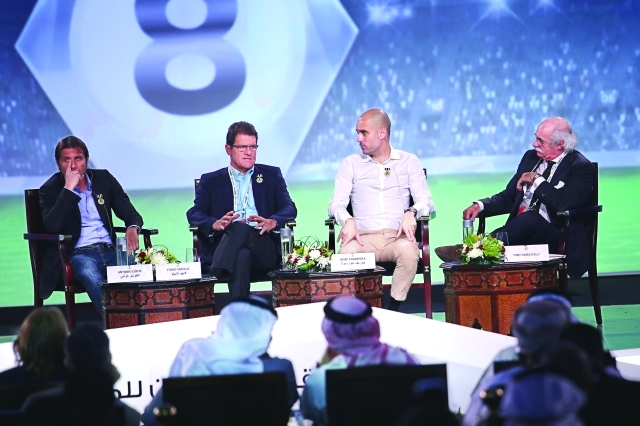 "فابيو كابيلو وكونتي يتحدثان خلال الجلسة الثالثة العام الماضي البيان"