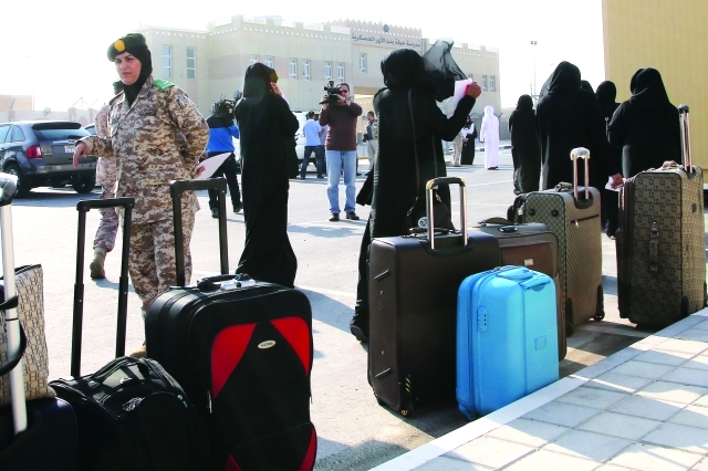 "الدفعة الثانية من مجندات الخدمة الوطنية يلتحقن بمدرسة خولة بنت الازور العسكرية في أبوظبي \t \t تصوير - مجدي اسكندر"