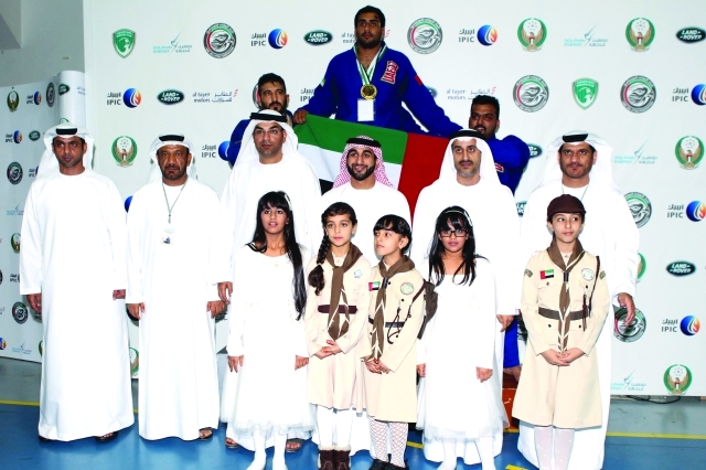 "نجوم الإمارات على منصة التتويج - البيان"