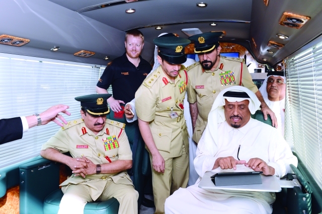 "ضاحي خلفان يطلق المختبر بحضور رفيع والعبيدلي\t\t من المصدر"