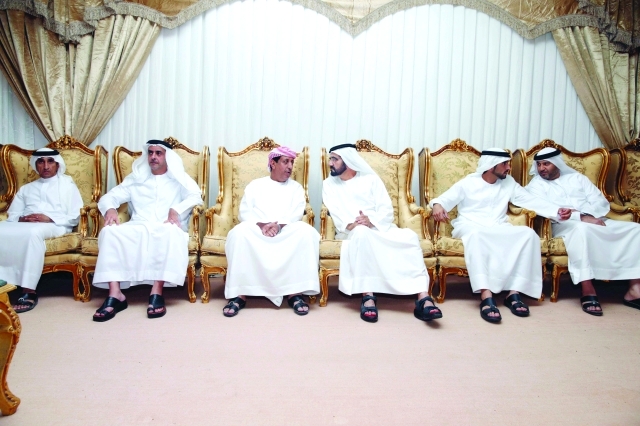 "نائب رئيس الدولة يرافقه حمدان بن محمد وسيف بن زايد خلال تقديم العزاء إلى والد الشهيد سيف الزعابي"