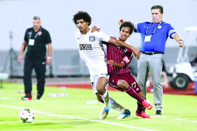 "محمد سبيل خلال مشاركته مع الأهلي في مباراة الوحدة\t-البيان"