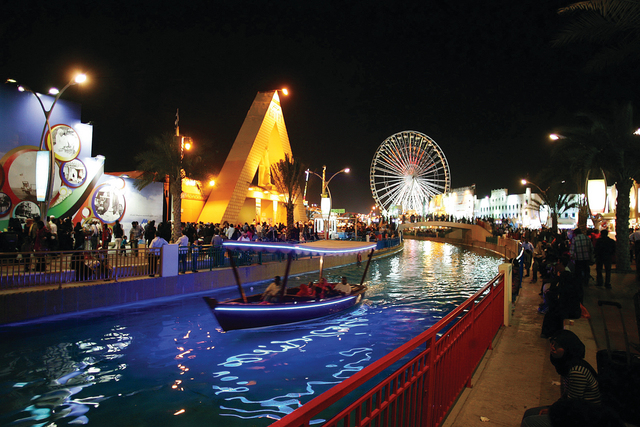 "القرية العالمية إحدى الوجهات العائلية المليئة بالترفيه والتسوق"