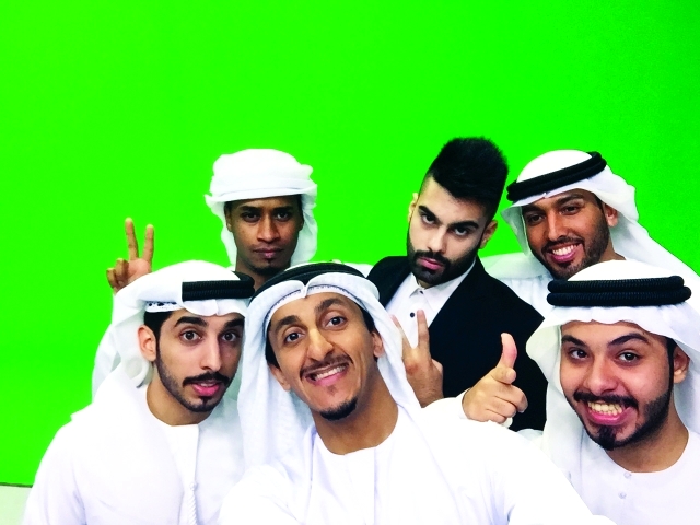 "طاقم البرنامج في لقطة سيلفي"