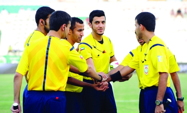 "قضاة الملاعب تعرضوا للعديد من الضغوط الإعلامية -\t البيان"