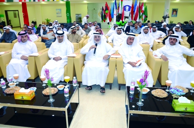 "الفردان والمدفع مع رؤساء أندية الشارقة"