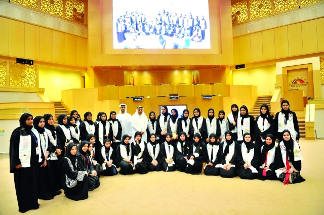 "وفتيات «ذخر» يطلعن على أعمال المجلس"
