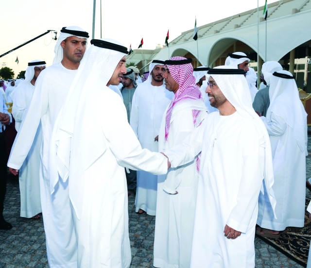 ".. وسموه مهنئاً والد العريس"