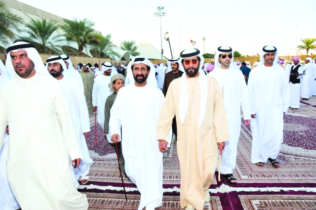 "طحنون بن محمد وفي استقباله مسلم بن حم"