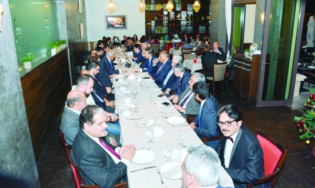 "المدعوون على مائدة العشاء في السعديات"
