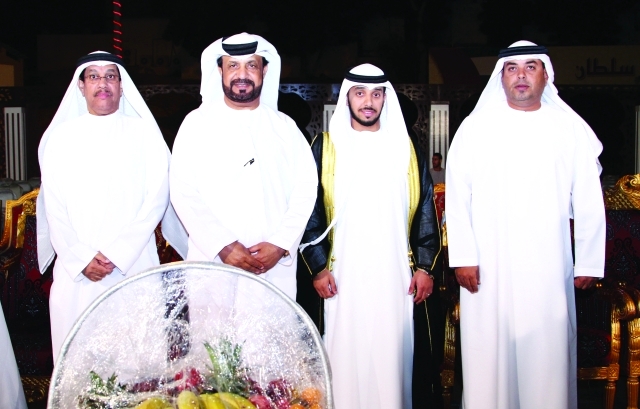 "العريس وعبد الله خلفان الشريقي مع والد العريس ووالد العروس"