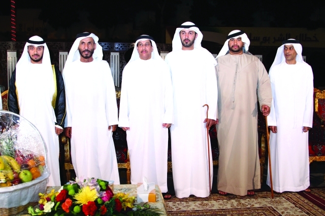 "سعيد بن شعوم وثاني العامري وعبد الله مصبح المهيري ووالد العريس وخليفة المسافري والعريس"