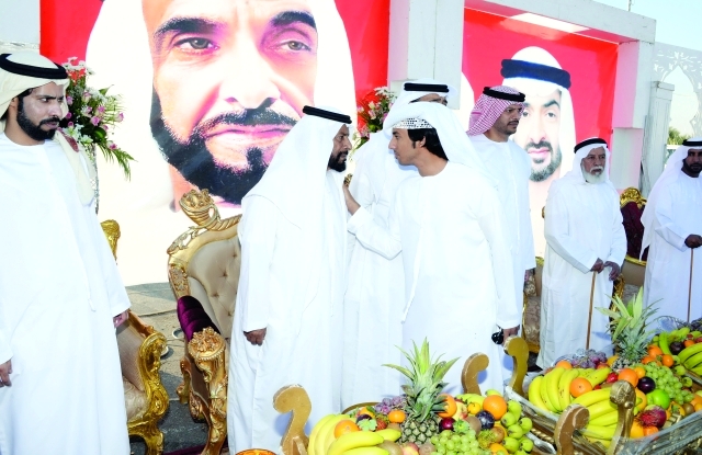 "محمد حمد بالركاض مهنئاً العريس فالح"