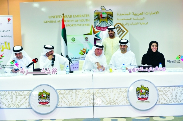 "إبراهيم عبد الملك وخالد المدفع خلال سحب القرعة - البيان"