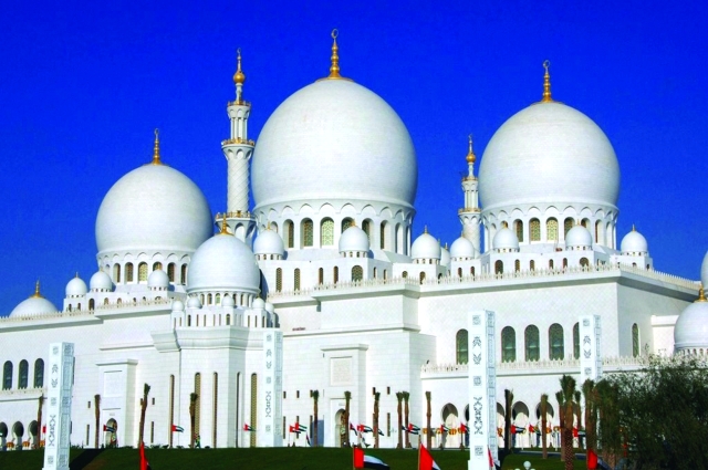 "جعل مساجد الإمارات واجهات حضارية للدولة"