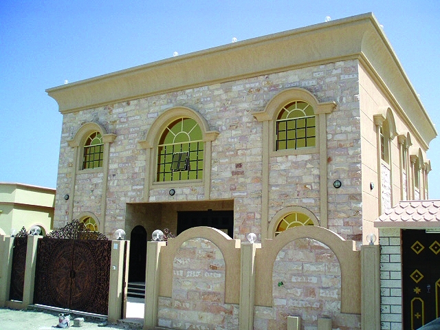 "اعتماد معايير عالمية في بناء مشاريع برنامج زايد للإسكان أرشيفية"