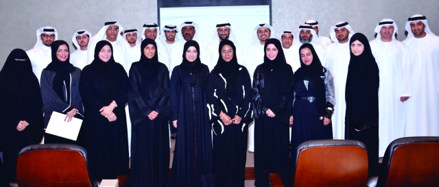 "نائب المدير العام يتوسط المكرمين وفريق المقترحات"