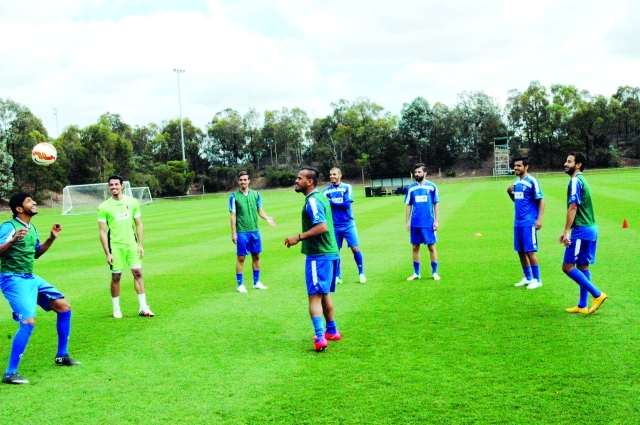 "لاعبو منتخب الكويت خلال تدريباتهم-البيان"