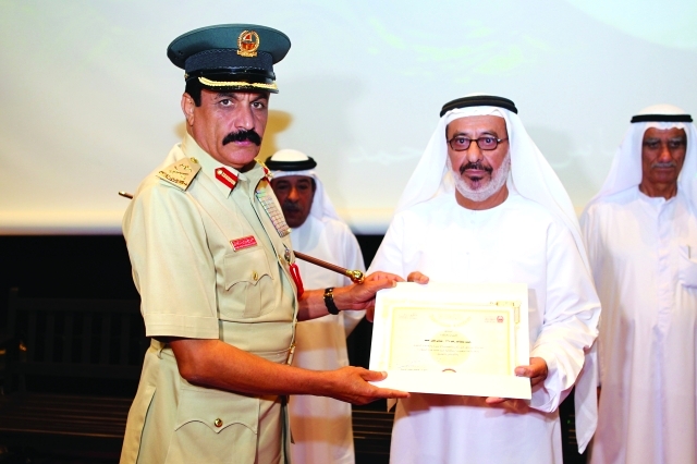"المزينة يكرم عباس علي أحمد"