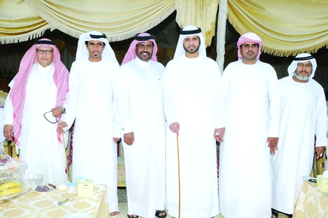"العريسان حمد مصبح ومحمد سالم الغفلي وضيوف من السعودية"
