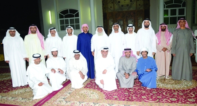 "محمد بن رحمة الشامسي والطيار حمدان ووالده والحضور"