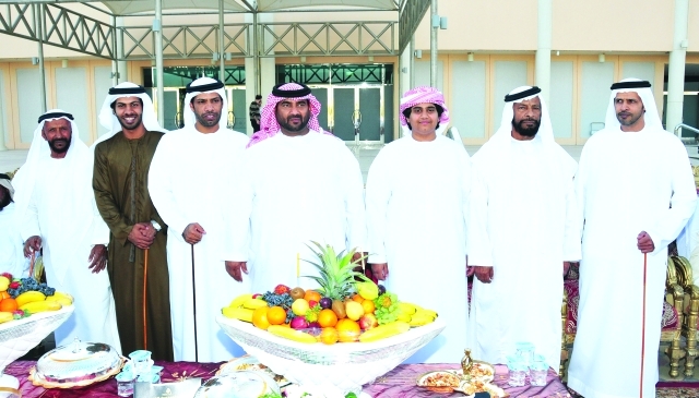 "محمد بن ركاض العامري والعريس والحضور"