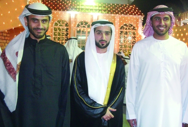 "العريس ومحمد وعبدالله بن سلطان القاسمي"