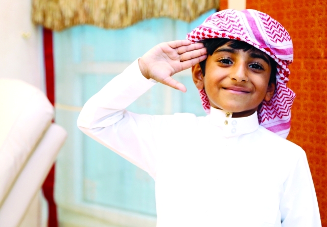 "أطفال يقومون بشكر حماة الوطن ديسمبر 31 2014    ــ تصوير: حصة إسماعيل"