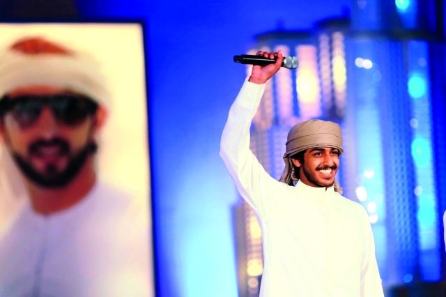 "محمد عبد الله حمدان بن دلموك يرفع يده فرحاً بالتأهل"