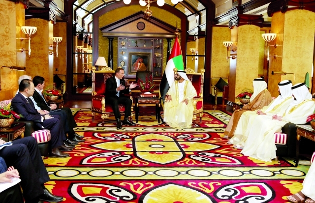 "محمد بن راشد خلال استقباله رئيس وزراء أستراليا والوفد المرافق بحضور مكتوم بن محمد ــ تصوير: خليفة اليوسف"