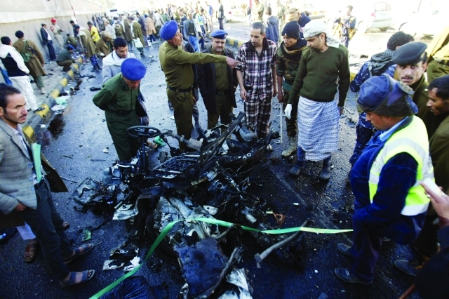 "بقايا السيارة المستخدمة في الهجوم \t\t\tــ\t رويترز"