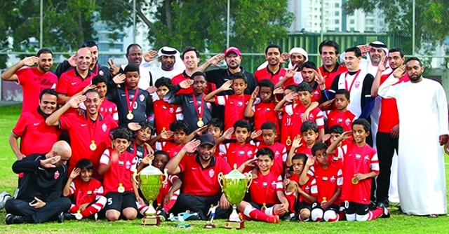 "براعم الأهلي الأبطال عقب التتويج - البيان"