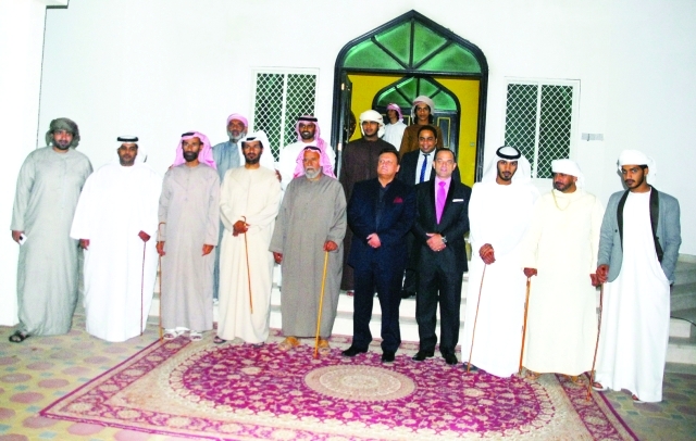 "السفير البوسني وأحمد بالحطم والخريج سعيد بالحطم وعدد من الحضور"