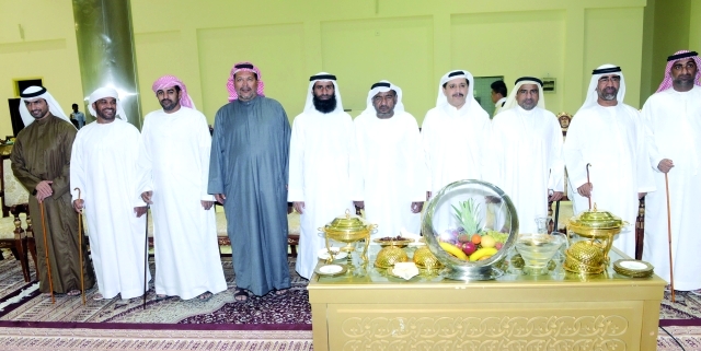 "والد العريس وضيوفه"