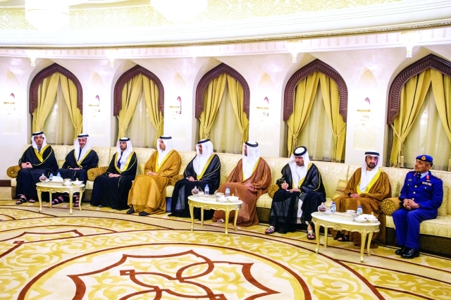 "منصور وعبدالله بن زايد وسهيل المزروعي وخلدون المبارك وعيسى المزروعي وصقر الريسي ومحمد  المزروعي وحميد الشمري"
