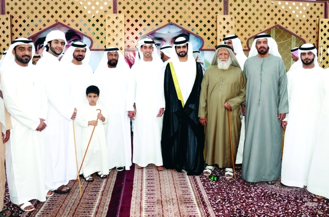 "خالد بن زايد ومحمد بالركاض والعريس ووالده ووالد العروس"