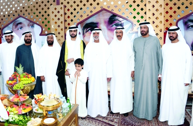 "محمد المر ونهيان بن مبارك ومحمد بالركاض والعريس ووالده ووالد العروس - وام"