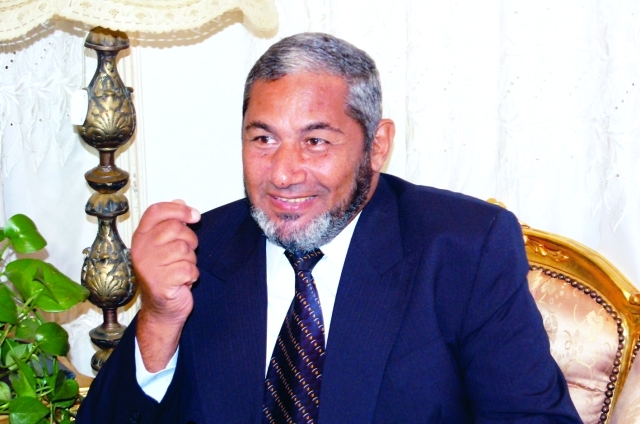 "الدكتور عبدالفتاح إدريس"
