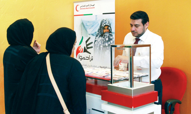 "متبرعون بمركز الخالدية للتسوق في أبوظبي"